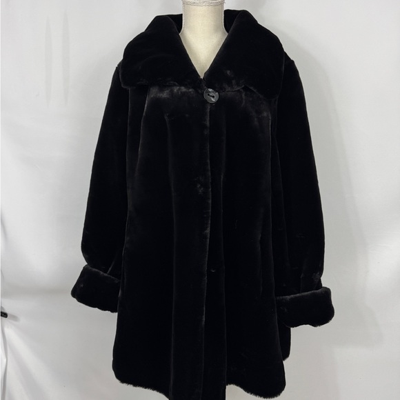 Luxurious Reversible Faux Fur Coat - Picture 6 of 13